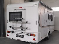 Malý, ľahký karavan pre každého - max 4 osoby /celková hmotnosť 1100 kg, dĺžka 5,93 m, rok výroby 2022